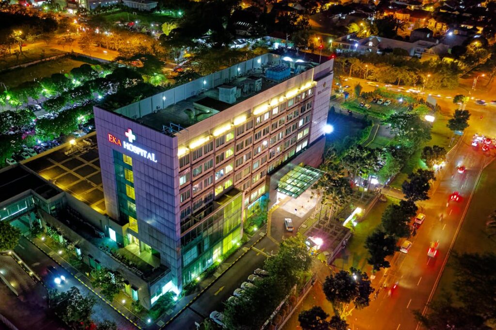 Many hospitals across India understand the struggles of individuals who have lost a limb. These hospitals not only provide medical support but also ensure that prosthetic limbs are accessible to everyone, regardless of financial background.