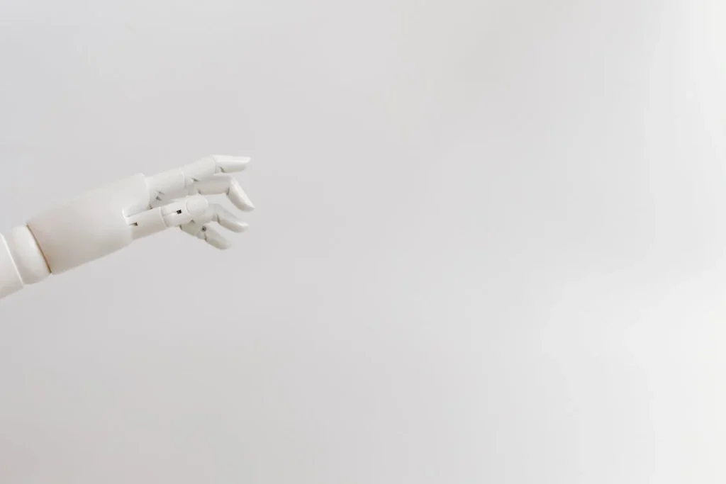 One of the biggest challenges with traditional prosthetics is the lack of personalization. Since every residual limb is unique, a prosthetic must be designed to fit comfortably while allowing for natural movement. This is where 3D printing offers a major advantage.