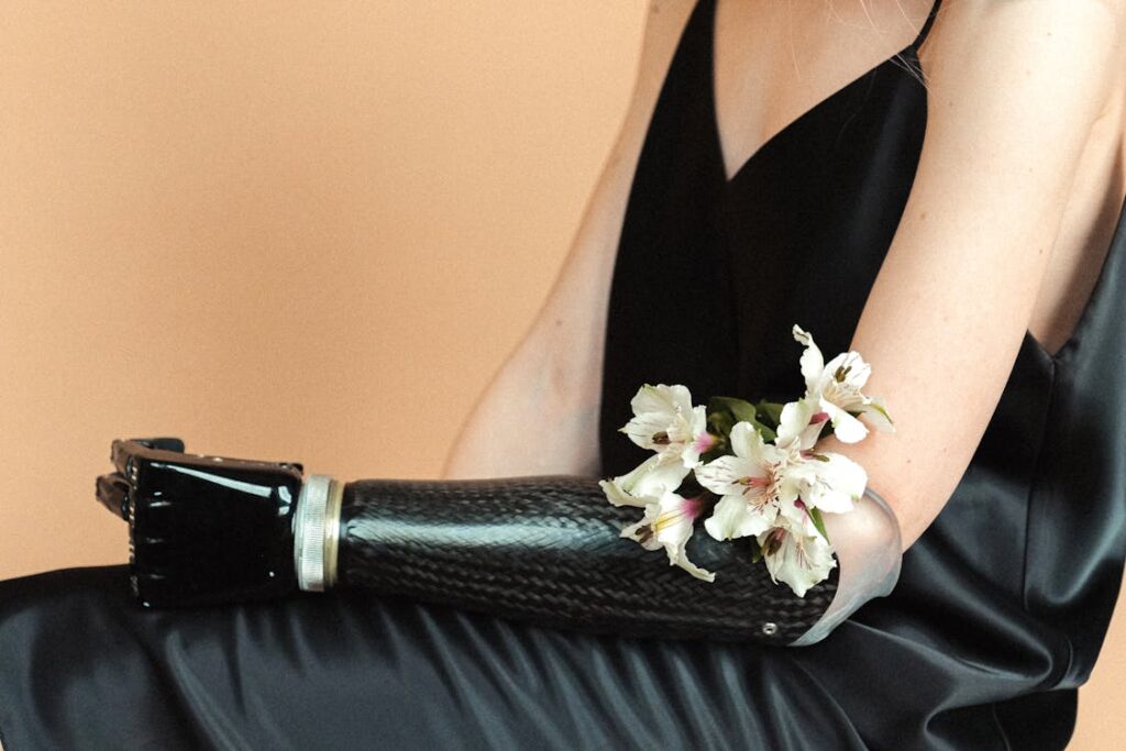 The comfort and fit of an upper limb prosthetic can be affected by seasonal changes and environmental conditions. Variations in temperature, humidity, and daily activity levels can influence how the prosthetic interacts with the skin. Understanding how to manage these changes can help users prevent irritation and maintain a comfortable experience year-round.