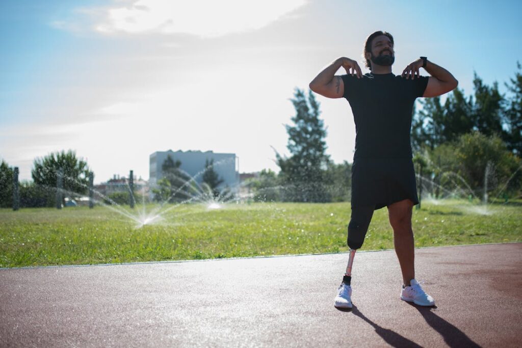 For many individuals who have experienced limb loss, returning to sports and physical activities can seem impossible at first. The loss of an upper limb affects balance, coordination, and grip strength, all of which are essential for athletic performance. However, advancements in prosthetic technology are breaking these barriers, allowing users to not only return to the sports they love but also compete at high levels.