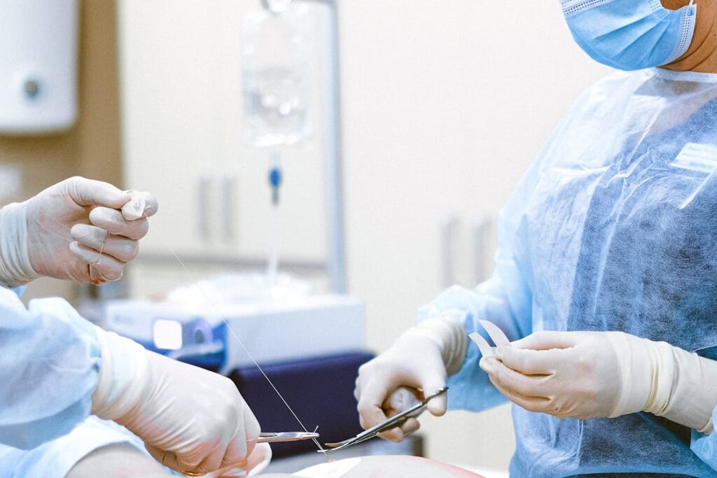When a limb is seriously damaged—by an accident, explosion, or severe crush injury—every second counts. Trauma surgeons are the first specialists who step in to take control of the situation.