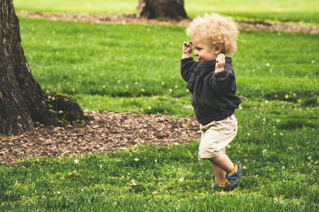 By the time your child reaches toddlerhood—around ages 1 to 3—they’re no longer just exploring the world with their eyes and hands. They’re now walking, climbing, grabbing things, and constantly on the move. For toddlers with limb differences, this stage becomes especially important. A prosthetic at this age is no longer just for posture or balance—it becomes a key part of their everyday activity.
