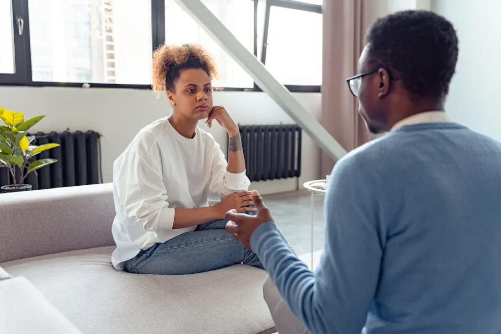 Waking up on your first day in a limb trauma rehabilitation center feels different. You’re no longer in the hospital, but you’re not quite home either. Everything feels new—new room, new faces, new sounds. It can be overwhelming. That’s completely okay.