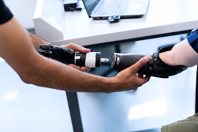 Dynamic orthoses are low-maintenance. They mostly need cleaning and occasional adjustments