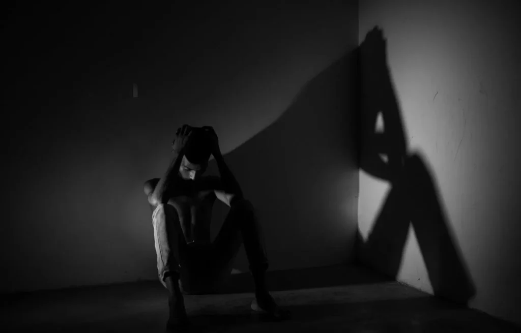 After a traumatic amputation, most people expect pain. They expect scars, hospital visits, and the long path to physical recovery. But they often don’t expect to wake up sweating in the middle of the night. They don’t expect to feel their heart race when they hear a loud sound or to suddenly burst into tears without knowing why. That’s because PTSD doesn’t just live in your memories—it lives in your body too.