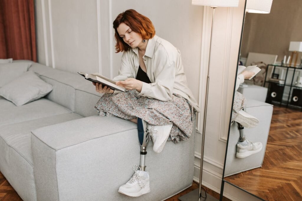 A 20-year-old student in Lucknow lost his hand in an accident.